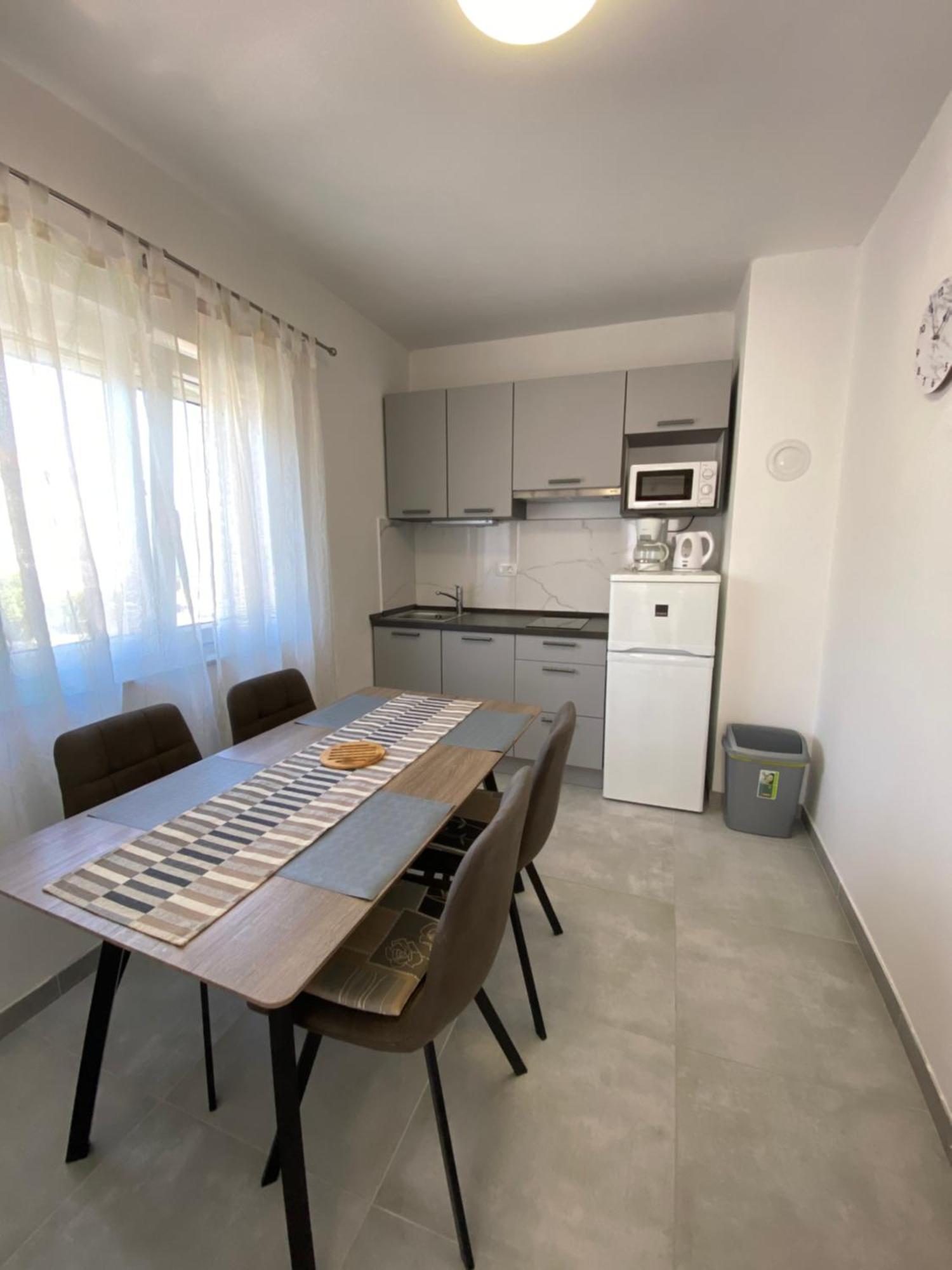 Apartmani Radosav Šilo Exterior foto